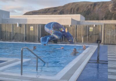 Vel mætt í laugina “fyrir opnun”