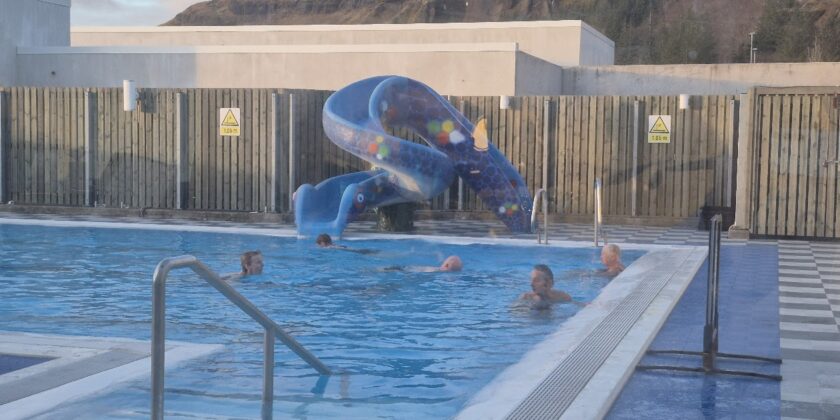 Vel mætt í laugina “fyrir opnun”