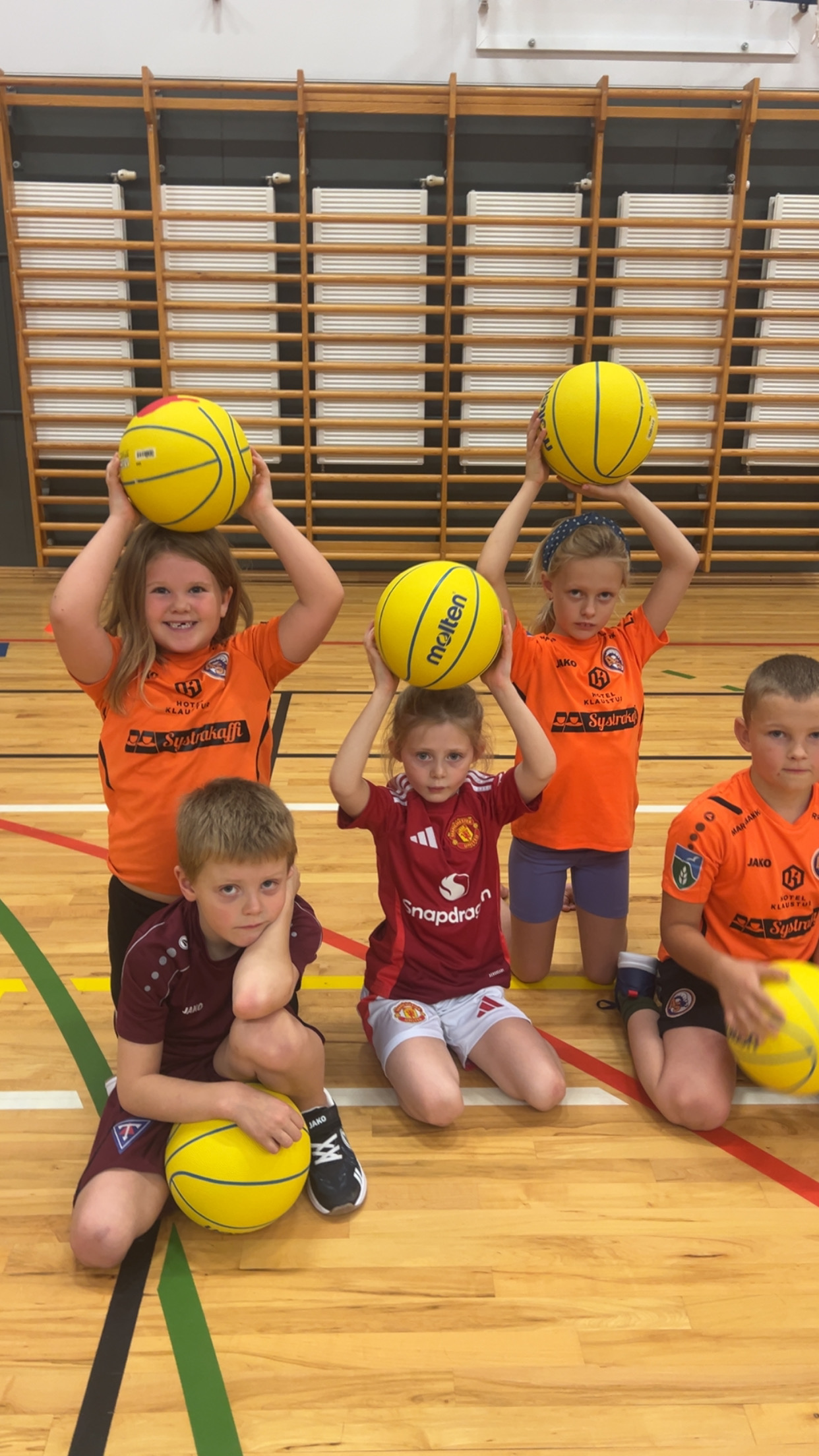 Nýir boltar fyrir yngstu iðkendurna