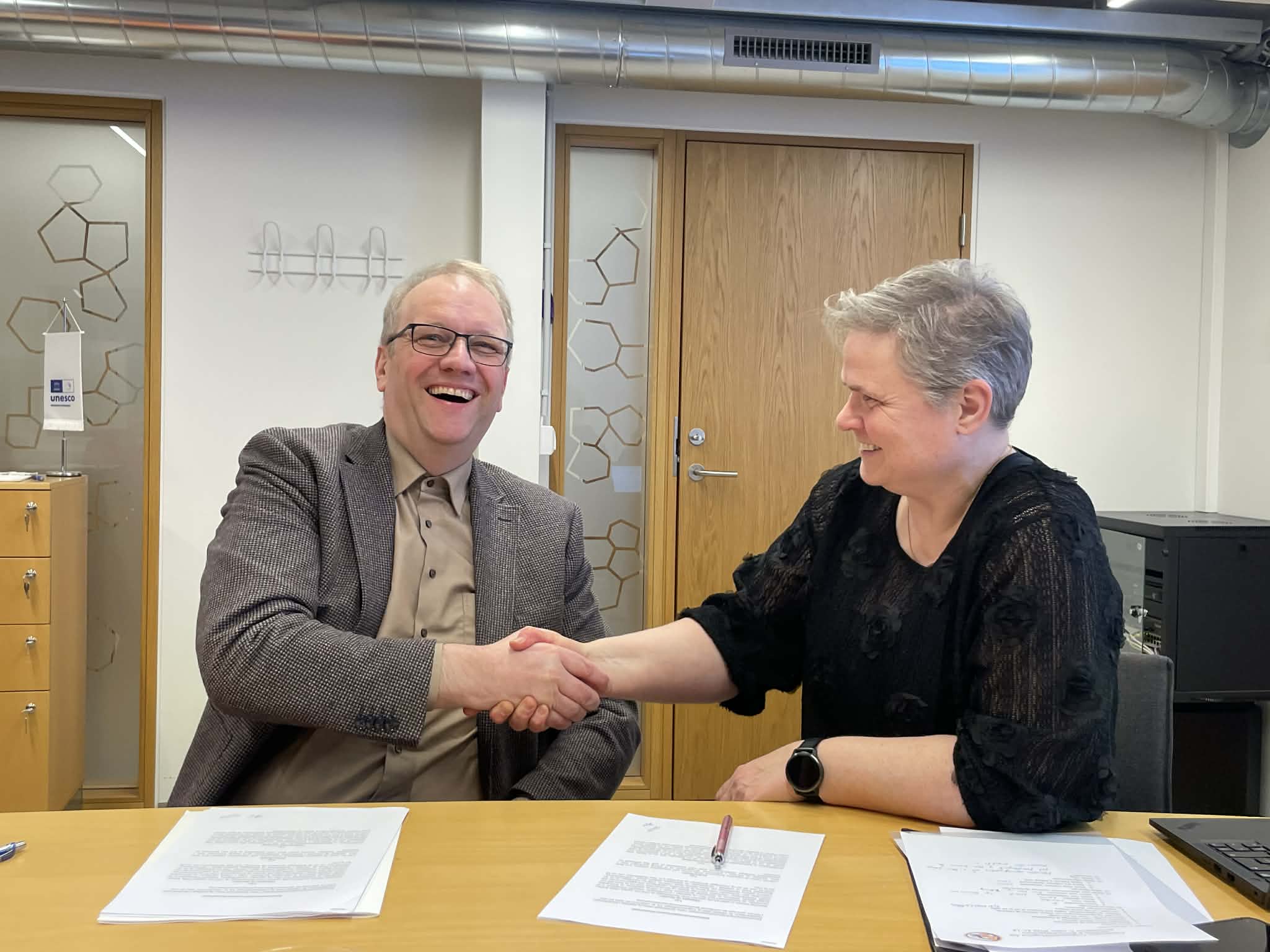 Undirritaður þjónustu- og samstarfssamningur á aðalfundi UMFÁS